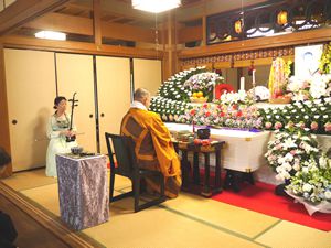 仏教各宗派、神式、無宗教、お別れ会、音楽葬、キリスト教のご葬儀を承ります。