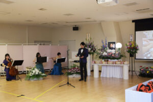施設での音楽葬